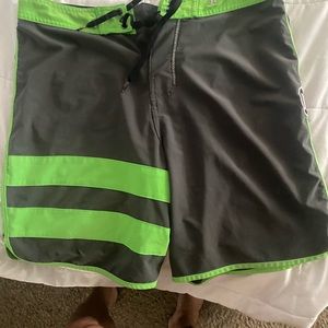 Men’s Hurley Phantom board shorts size 33